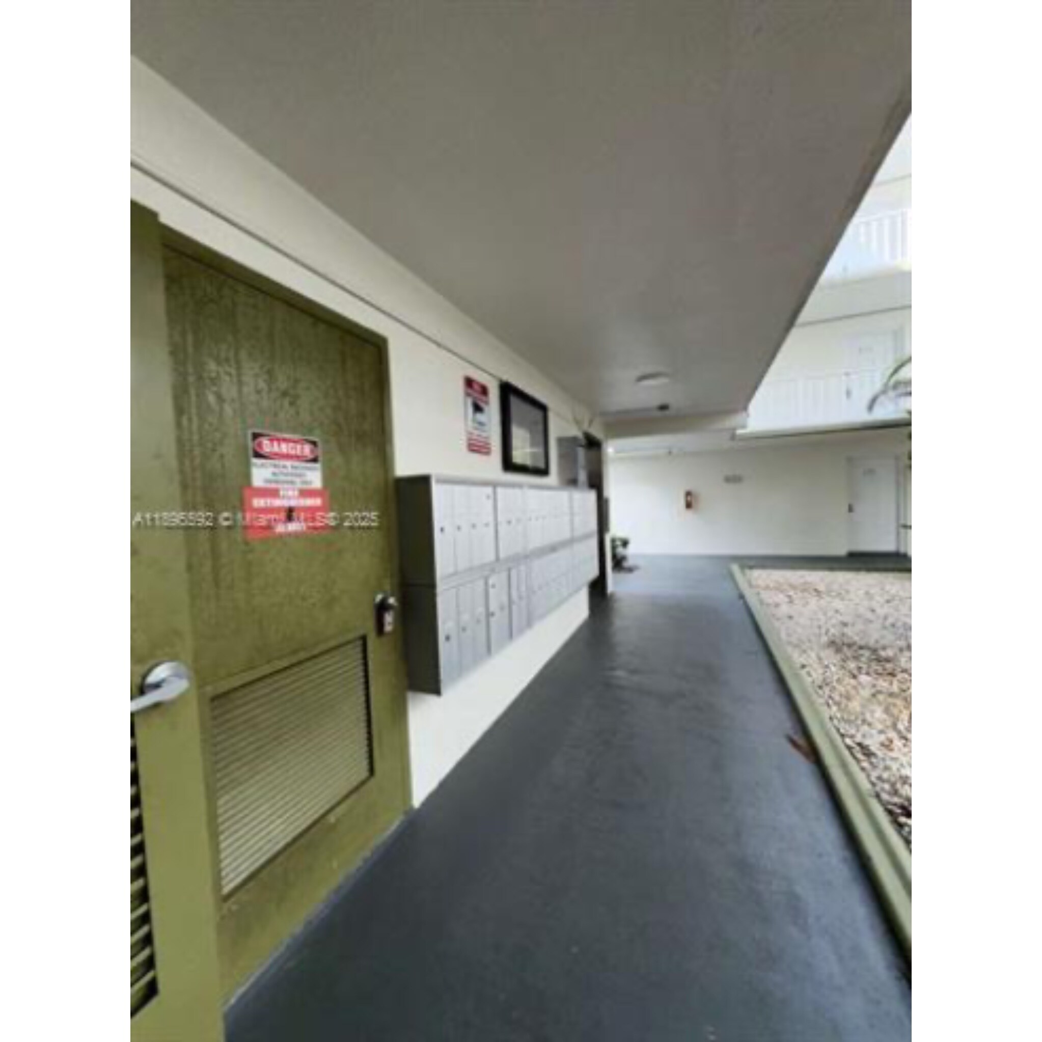 Building Photo - 4235 N University Dr