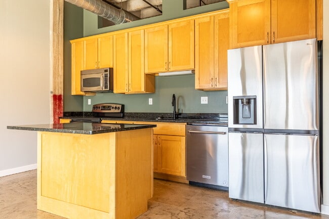 Building Photo - 1331 S Flores St