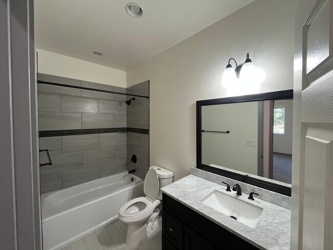 Building Photo - 004