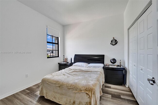 Building Photo - 650 NE 191st Terrace