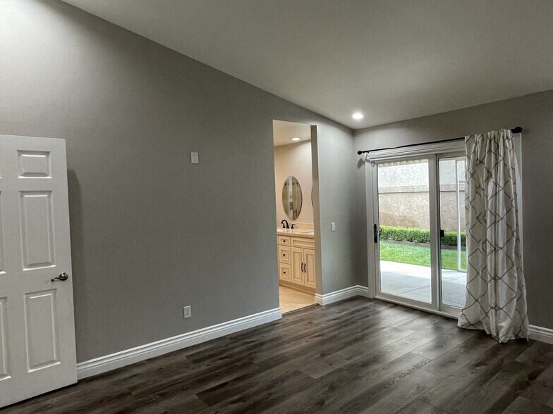 Building Photo - 4704 Penrose Ave