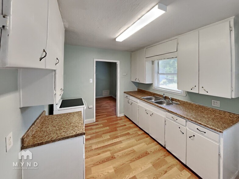 Building Photo - 1441 Miami Dr