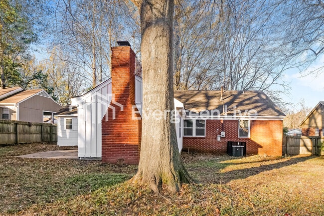 Building Photo - 3082 Robbiedon St