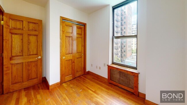 Building Photo - 244 W 109th St