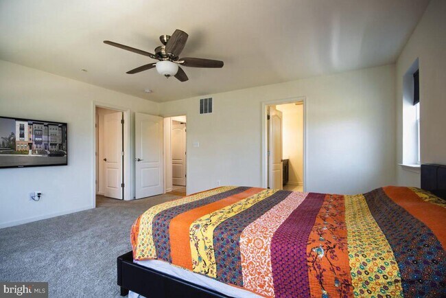 Building Photo - 9920 -B Sir Barton Wy