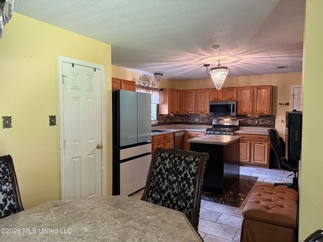 Building Photo - 11278 River Bend Dr