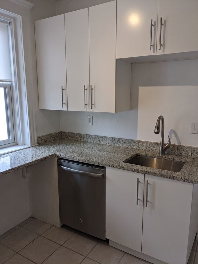 Building Photo - Jamaica Plain top floor 2 bedroom for September 1