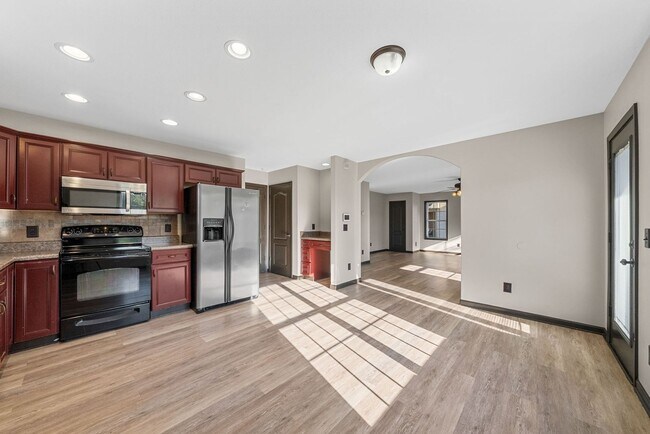 Building Photo - 4 Bedroom Pet Friendly Home For Rent!