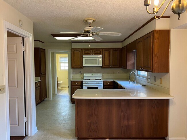 Building Photo - River North Country Club