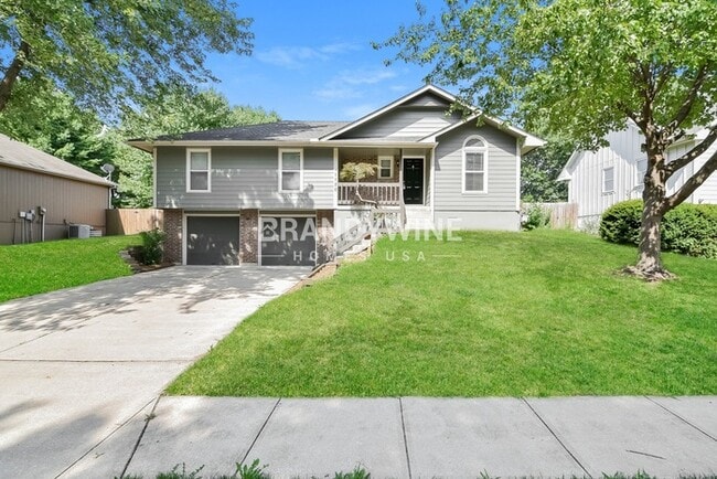 Building Photo - 1120 NE Ridgeview Dr