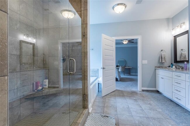 Building Photo - 357 Sydney Dr S