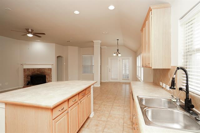 Building Photo - 1424 Canary Dr