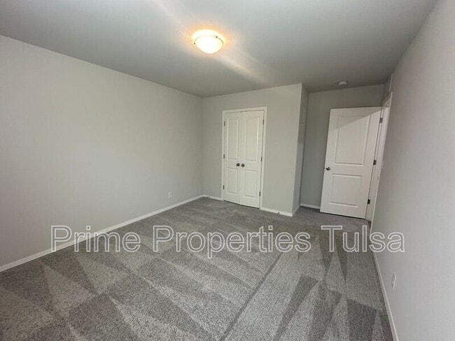 Building Photo - 13143 S 72nd E Ave