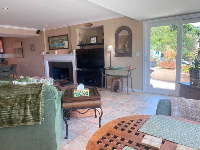 Building Photo - 501 Avenida Del Mar