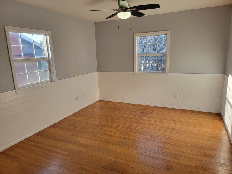 Building Photo - 8385 SW Avery St