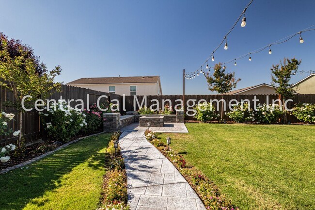 Building Photo - 4 bedroom/3 Bath Home with Solar in the Southwest - $3195 Per Month!