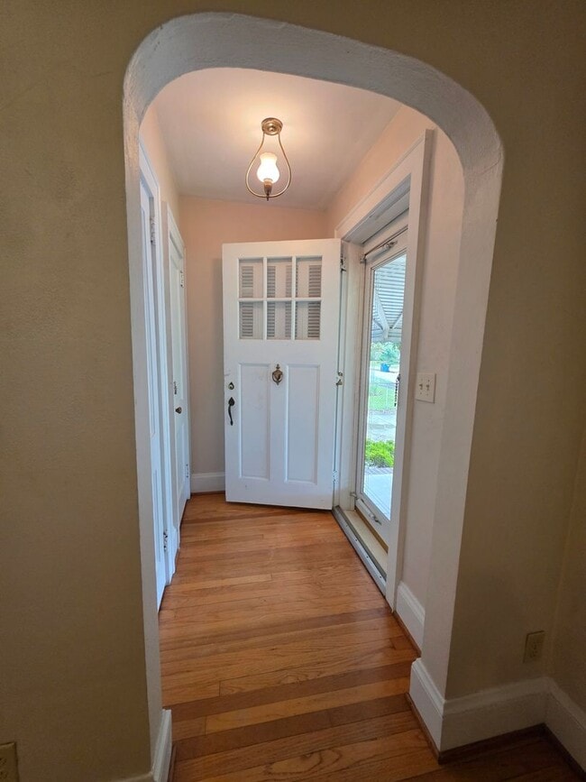 Building Photo - Charming brick ranch in Ellsworth