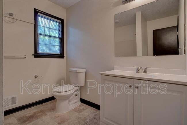 Building Photo - 157 Hooten St