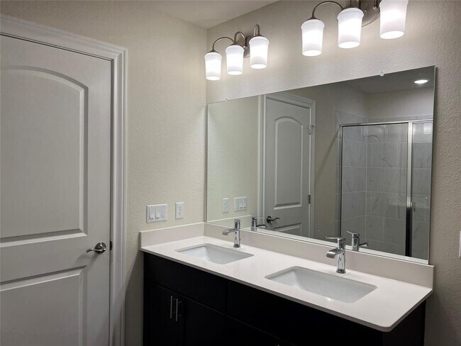 Building Photo - 6817 Ellsworth Walk