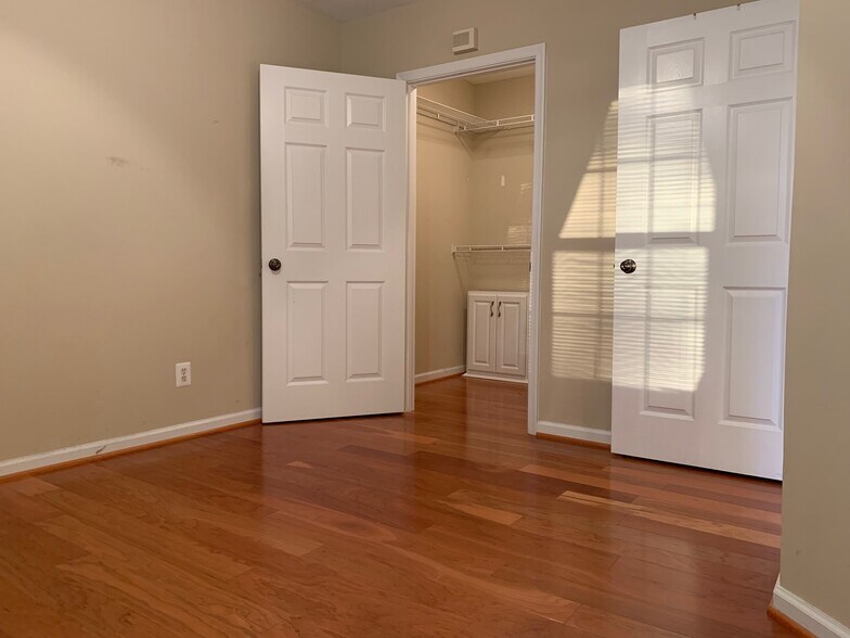 Building Photo - 20303 Beechwood Ter