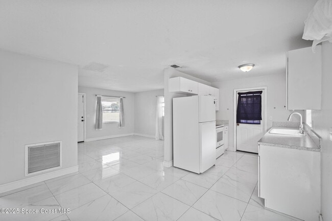 Building Photo - 93 Prospect Ave