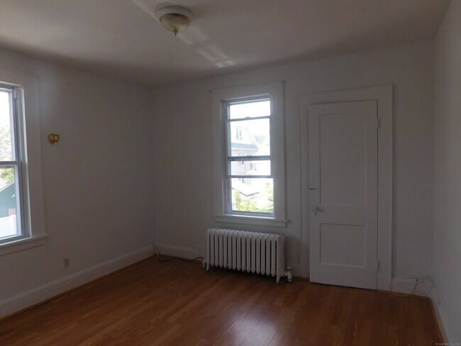 Building Photo - 227 Edna Ave