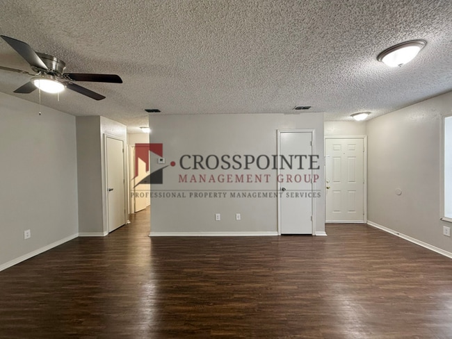 Building Photo - Almost Ready! 2 Bedroom, 1 Bathroom Duplex!