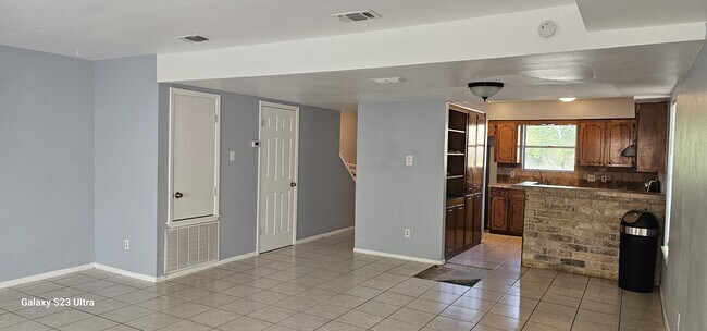 Building Photo - 5015 Meandering Ln