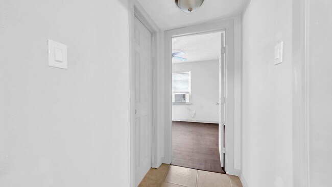 Building Photo - 2505 Delano St