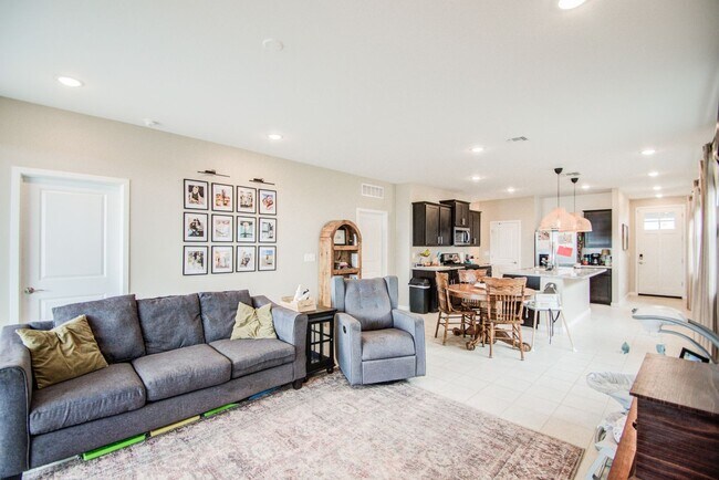 Building Photo - Lovely Single Family 4 bedroom for rent!