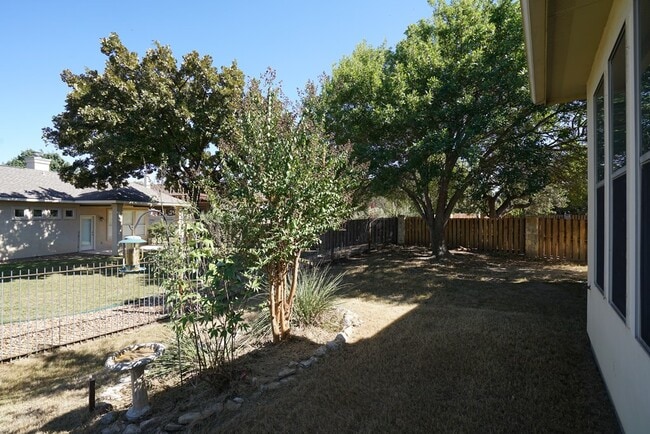 Building Photo - 2801 Indian Wells Dr E