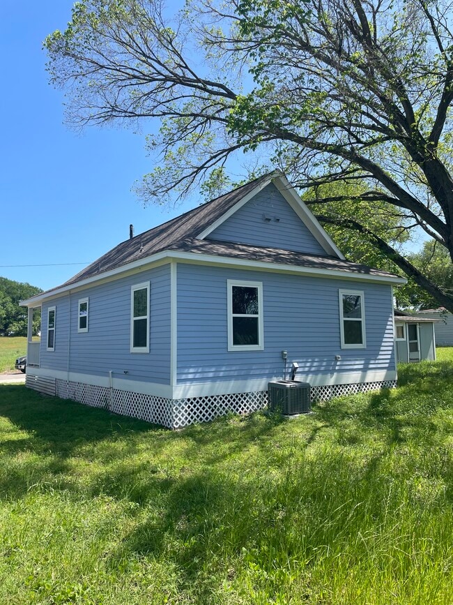 Building Photo - 801 Sabine St