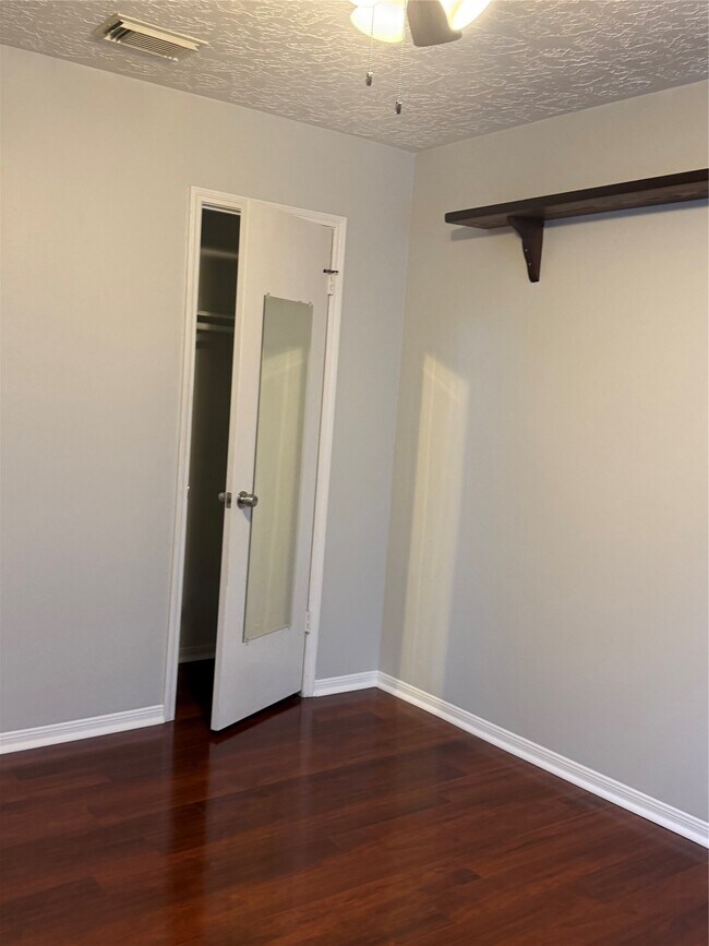 Building Photo - 11107 Sageking Dr