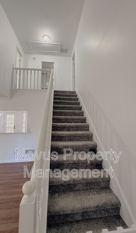 Building Photo - 3395 Woodlake Ln