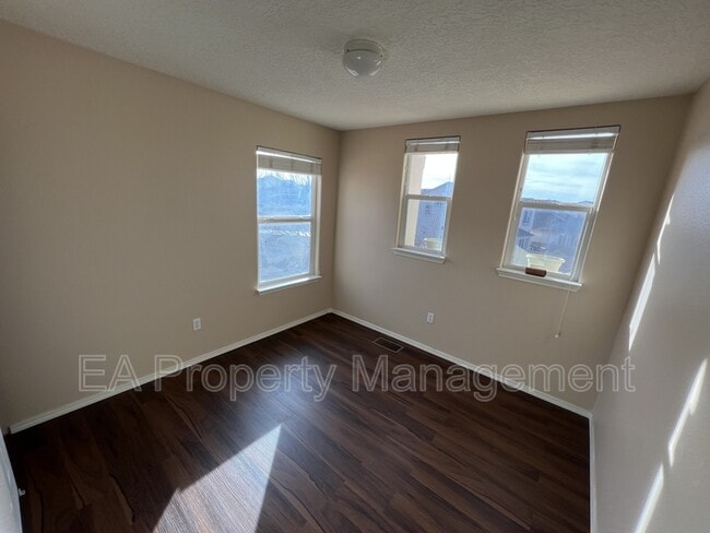 Building Photo - 3644 Clear Creek Rd