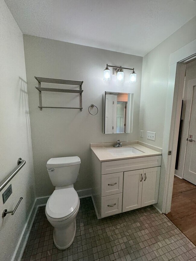 Building Photo - 503 Pecan Tree Ln