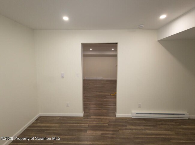 Building Photo - 1273 Chateau Dr
