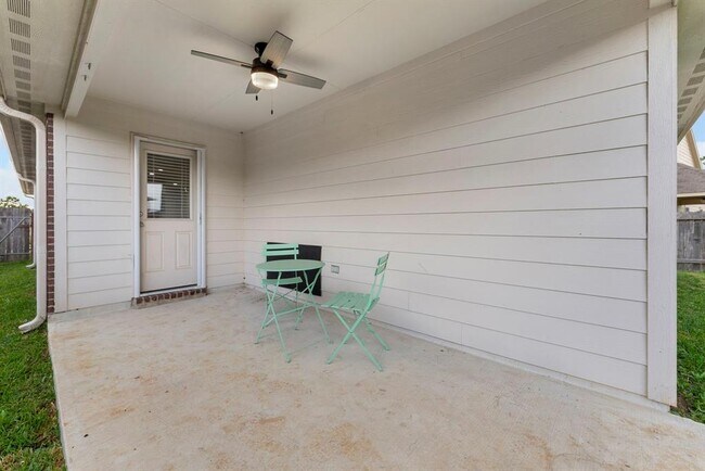 Building Photo - 14077 Lake Cres Dr