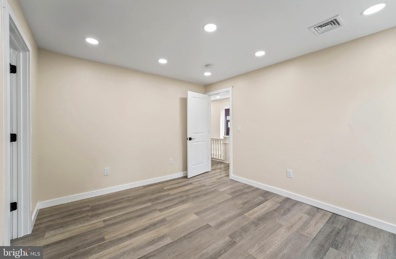 Building Photo - 335 Spring St