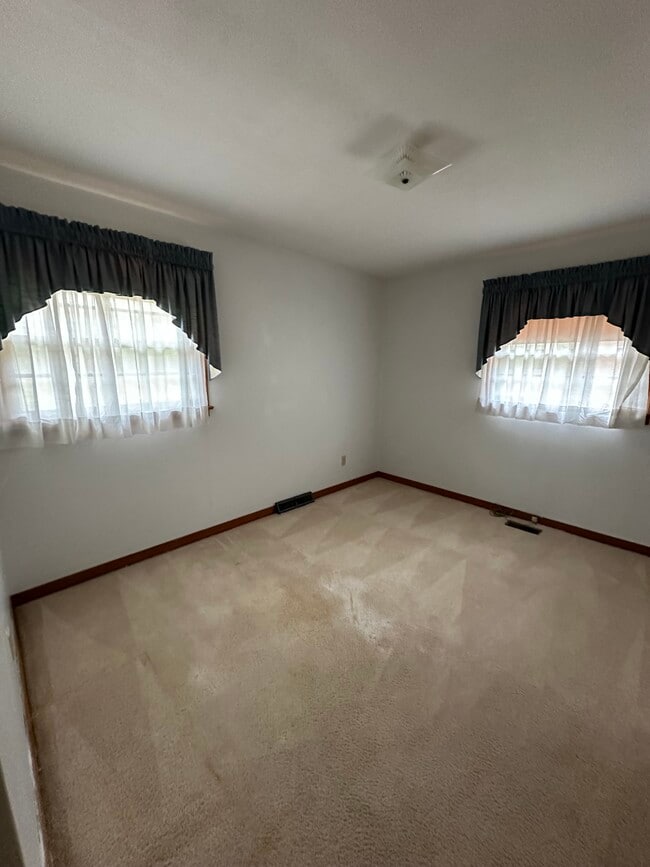 Building Photo - 503 S Pontiac Ave