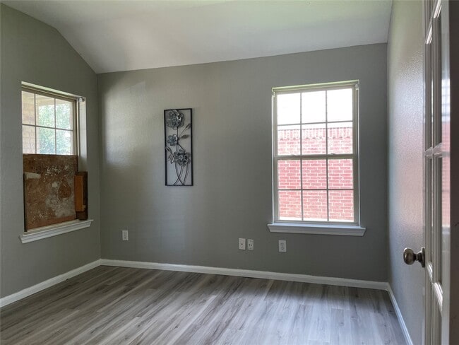 Building Photo - 5426 Rio Dr