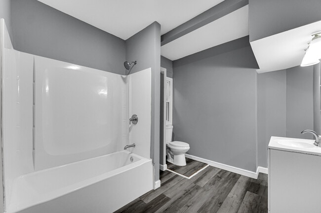 Building Photo - 5527 Alice Ave