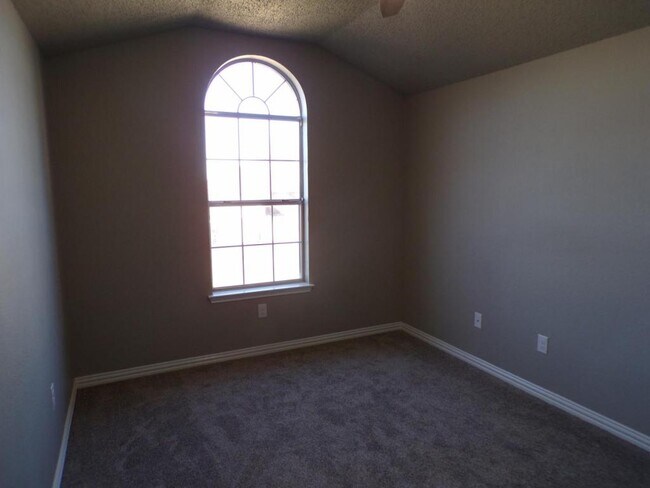 Building Photo - 5006 Parkwood Dr