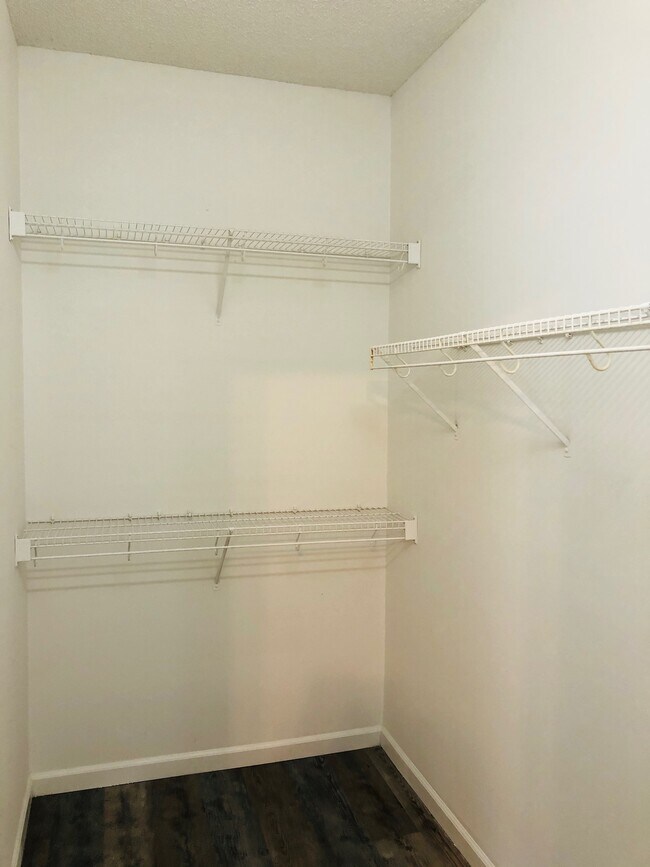 Building Photo - 12045 Evergreen Hollow Dr