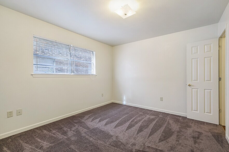 Building Photo - 4112 Hessmer Ave