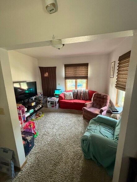 Building Photo - 42 Amory St