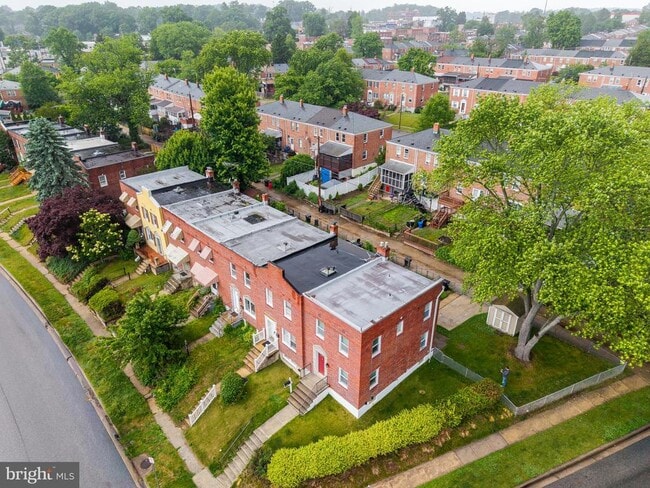 Building Photo - 1726 Redwood Ave