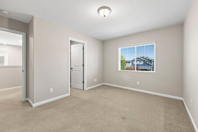Building Photo - Lacey/Hawks Prairie 4 bedroom 2381 SF home...