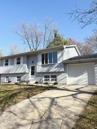 Building Photo - Split Level 4 Bedroom