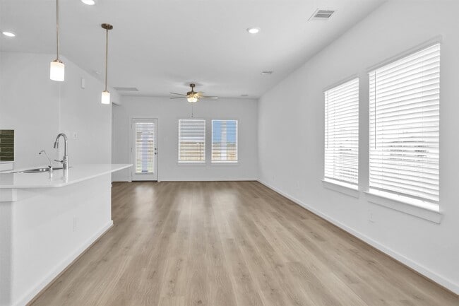 Building Photo - 304 Willow Sage Ct